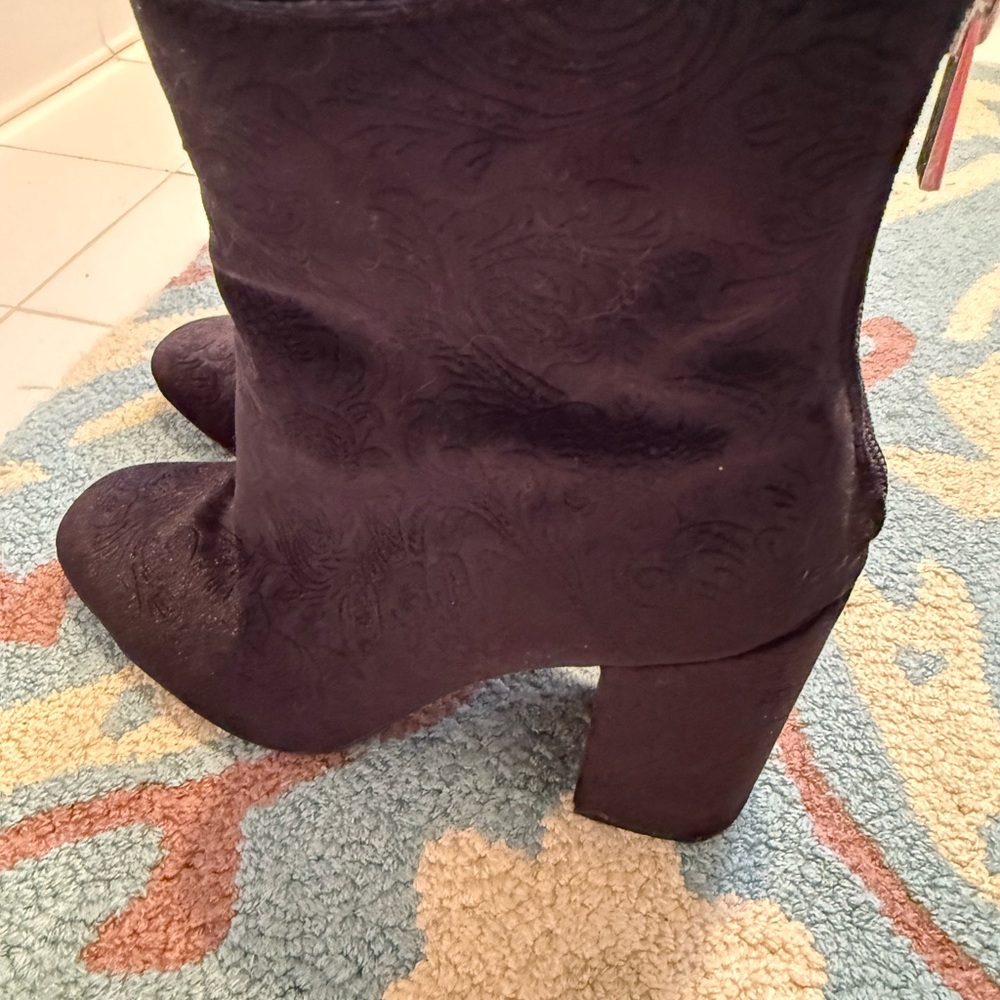 Suede booties with flower pattern - Picture 3 of 5